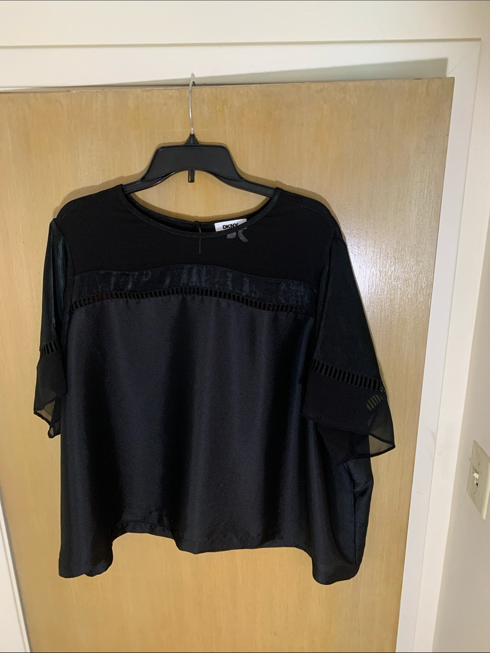 🖤DKNY PLUS SIZE 2X Black Short Flutter Sleeve Blouse with Ladder Trim🖤